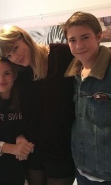 Patrick Alwyn With Taylor Swift Visiting A Fan